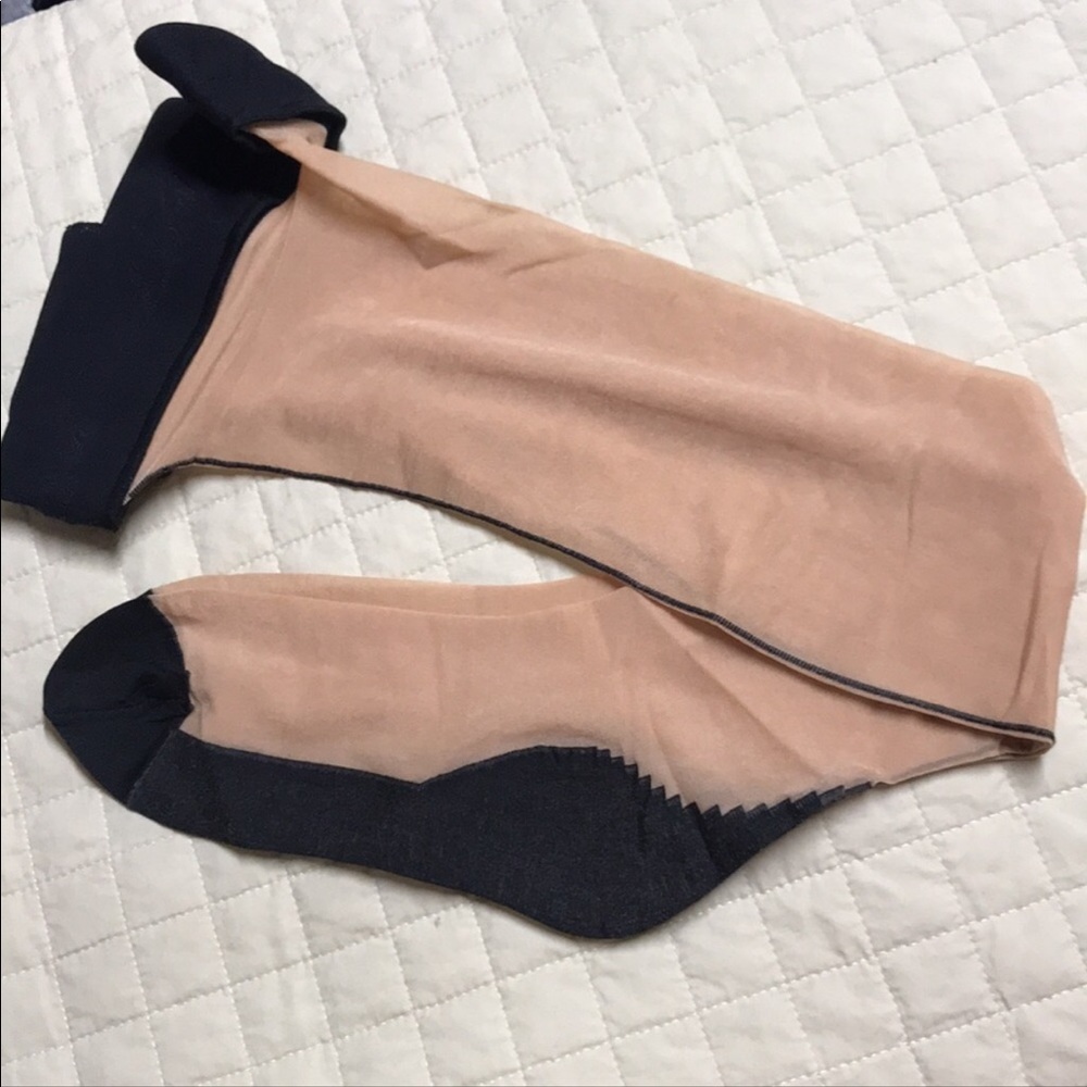 HOLD UPs - Picture 1 of 1